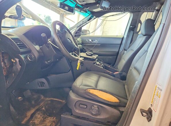 1FM5K8AR6HGA36043 2017 FORD EXPLORER Two Tone Вид салону спереду