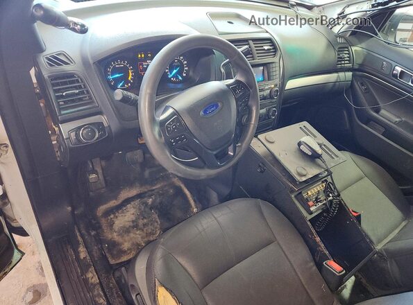 1FM5K8AR6HGA36043 2017 FORD EXPLORER Two Tone Вид панелі приладів