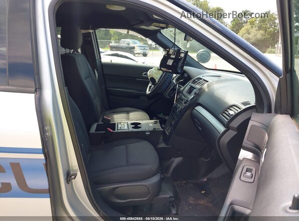 1FM5K8AR7HGE14029 2017 FORD UTILITY POLICE INTERCEPTOR Silver Вид салону спереду