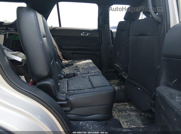 1FM5K8AR8GGC26036 2016 FORD UTILITY POLICE INTERCEPTOR Silver Widok naklejki z numerem VIN