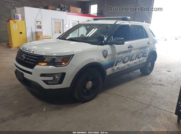 1FM5K8AR9JGC56590 2018 FORD POLICE INTERCEPTOR White Передня ліва чверть