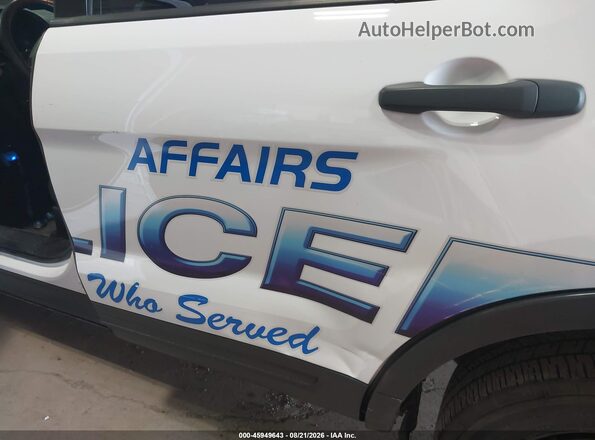 1FM5K8AR9JGC56590 2018 FORD POLICE INTERCEPTOR White Вид задньої частини салону