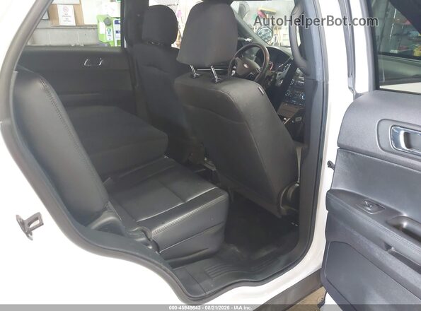 1FM5K8AR9JGC56590 2018 FORD POLICE INTERCEPTOR White Вид наклейки з VIN-кодом