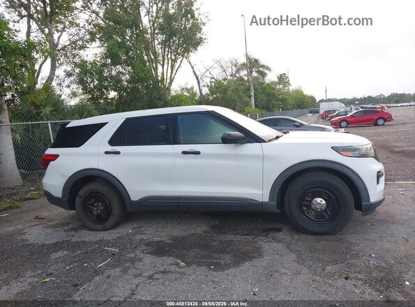 1FM5K8AW0LGC02426 2020 FORD POLICE INTERCEPTOR White Widok wnętrza z tyłu