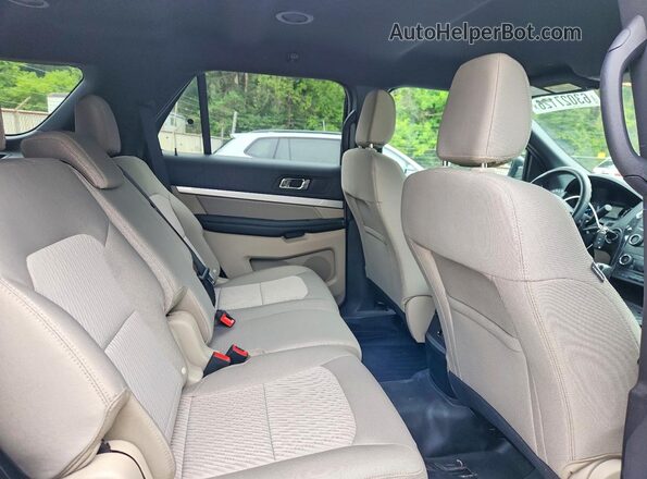 1FM5K8B80JGC66432 2018 FORD EXPLORER Silver Vista interior trasera