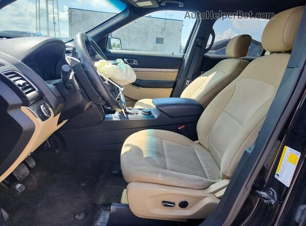 1FM5K8B84HGC13937 2017 FORD EXPLORER Black Front interior view