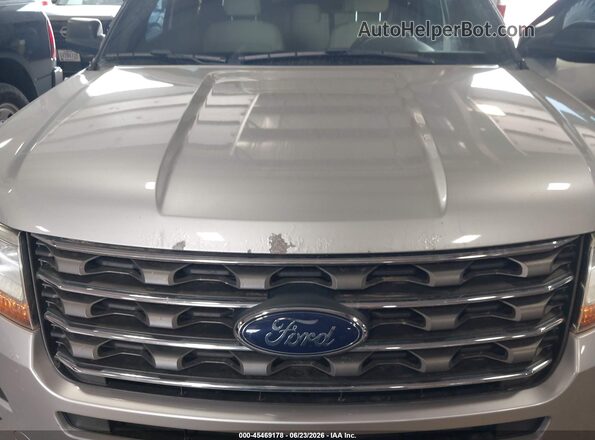 1FM5K8B84HGD22964 2017 FORD EXPLORER Silver Widok z przodu