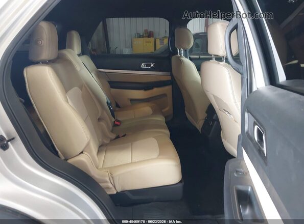 1FM5K8B84HGD22964 2017 FORD EXPLORER Silver Widok naklejki z numerem VIN