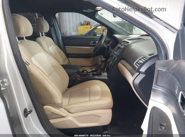 1FM5K8B84HGD22964 2017 FORD EXPLORER Silver Widok wnętrza z przodu