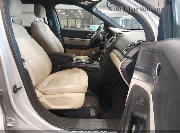 1FM5K8B84HGD23001 2017 FORD EXPLORER Серебряный Вид салона спереди