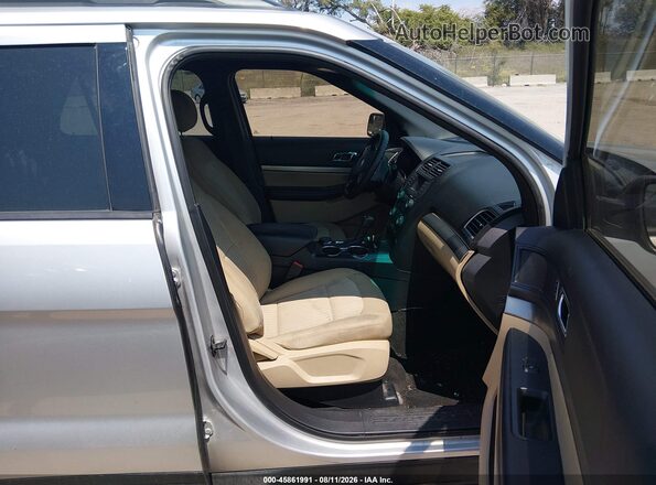 1FM5K8B87HGA69302 2017 FORD EXPLORER Серебряный Вид салона спереди