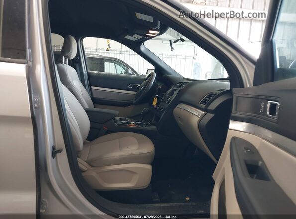 1FM5K8B87JGC45660 2018 FORD EXPLORER Silver Вид салону спереду