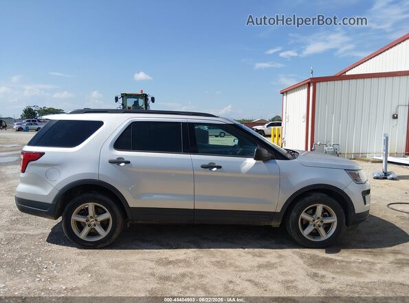 1FM5K8B89JGC45174 2018 FORD EXPLORER Silver Vista interior trasera
