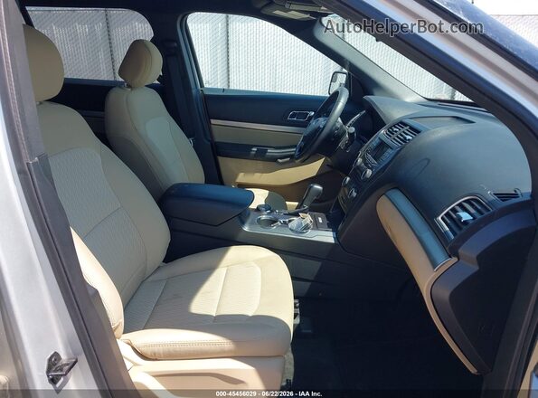 1FM5K8B8XHGC91932 2017 FORD EXPLORER Silver Vista interior delantera