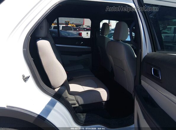 1FM5K8BH4JGC45325 2018 FORD EXPLORER White Widok naklejki z numerem VIN