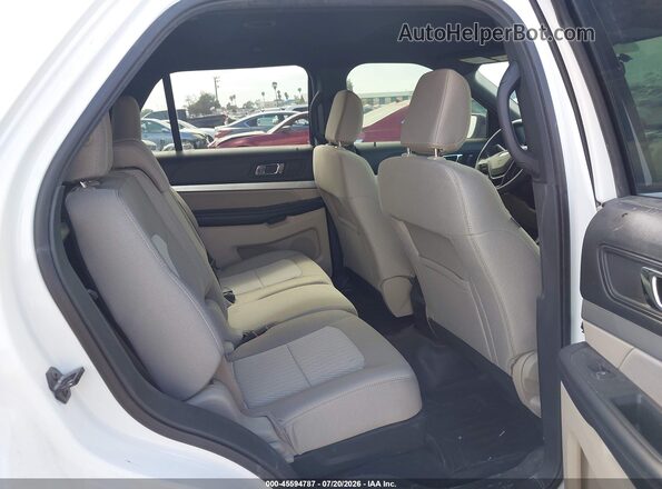 1FM5K8BH8JGC57137 2018 FORD EXPLORER White Widok naklejki z numerem VIN