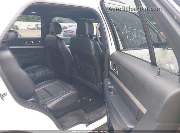 1FM5K8D80HGD37166 2017 FORD EXPLORER White Widok naklejki z numerem VIN