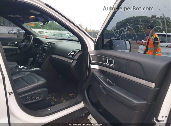 1FM5K8D80HGD37166 2017 FORD EXPLORER White Widok wnętrza z przodu