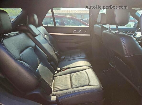 1FM5K8D81HGC53812 2017 FORD EXPLORER Gold Vista interior trasera