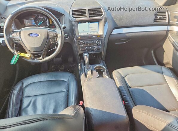 1FM5K8D81HGC53812 2017 FORD EXPLORER Gold Vista del salpicadero