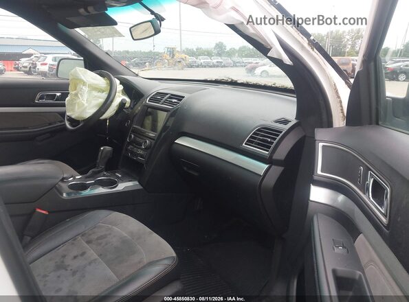 1FM5K8D82HGA85601 2017 FORD EXPLORER Белый Вид салона спереди