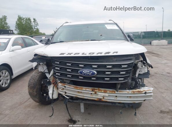 1FM5K8D82HGA85601 2017 FORD EXPLORER Белый Вид задней части салона