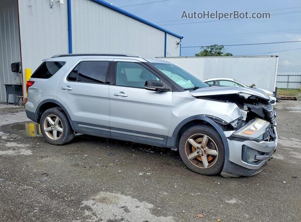 1FM5K8D82HGD00233 2017 FORD EXPLORER Silver Front right