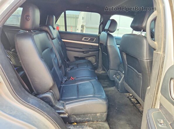 1FM5K8D82HGD03231 2017 FORD EXPLORER Silver Vista interior trasera