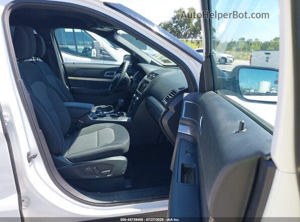 1FM5K8D82JGC45594 2018 FORD EXPLORER White Вид салону спереду