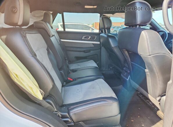 1FM5K8D85HGE16140 2017 FORD EXPLORER White Вид задніх сидінь