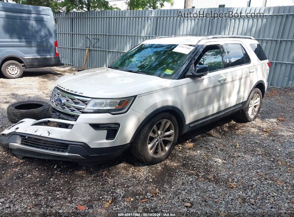 1FM5K8D85JGA62156 2018 FORD EXPLORER Белый Передняя левая четверть