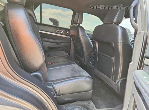 1FM5K8D85JGA97960 2018 FORD EXPLORER Gray Вид задньої частини салону
