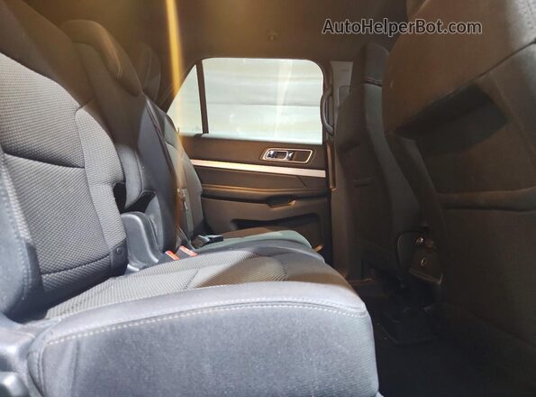 1FM5K8D86HGC01737 2017 FORD EXPLORER Silver Вид задньої частини салону