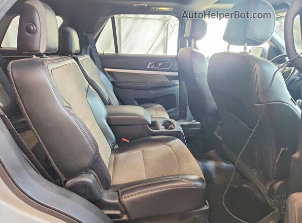 1FM5K8D86HGE30709 2017 FORD EXPLORER Gray Vista interior trasera