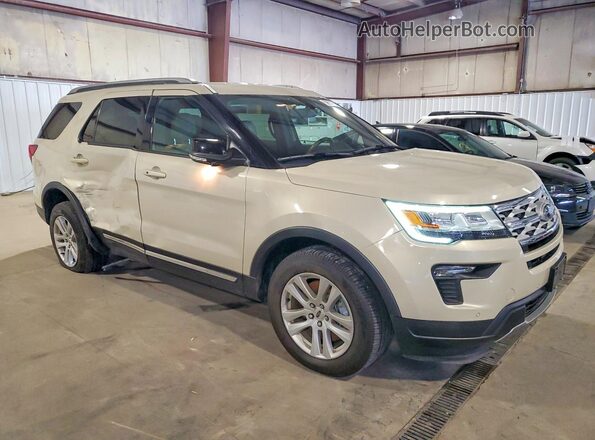 1FM5K8D86JGC93583 2018 FORD EXPLORER Бежевый Передняя правая четверть
