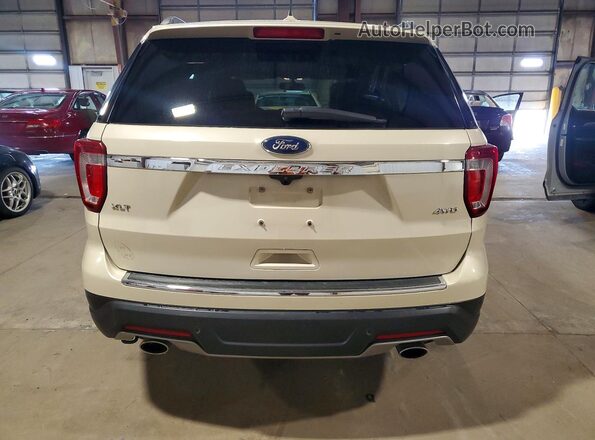 1FM5K8D86JGC93583 2018 FORD EXPLORER Бежевый Вид сзади