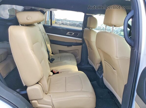 1FM5K8D87HGD88549 2017 FORD EXPLORER White Vista de los asientos traseros