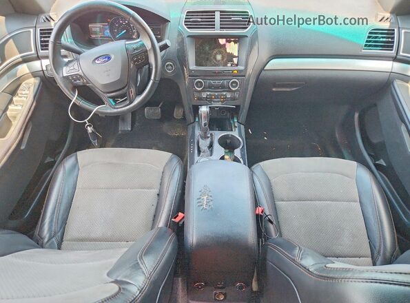 1FM5K8D88HGA40310 2017 FORD EXPLORER Черный Вид панели приборов