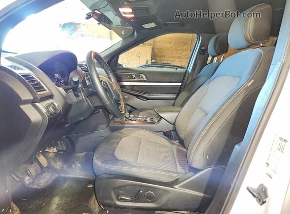 1FM5K8D88HGC81865 2017 FORD EXPLORER Белый Вид салона спереди