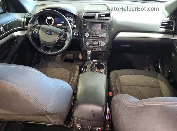 1FM5K8D88HGC81865 2017 FORD EXPLORER Белый Вид панели приборов