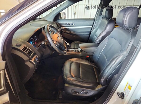 1FM5K8D88HGD41627 2017 FORD EXPLORER White Вид салону спереду