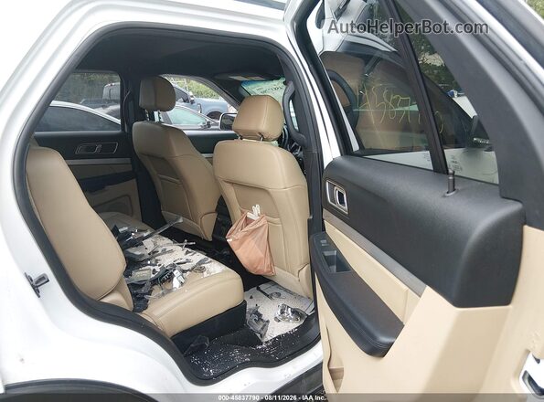 1FM5K8D88HGD44625 2017 FORD EXPLORER White Widok naklejki z numerem VIN