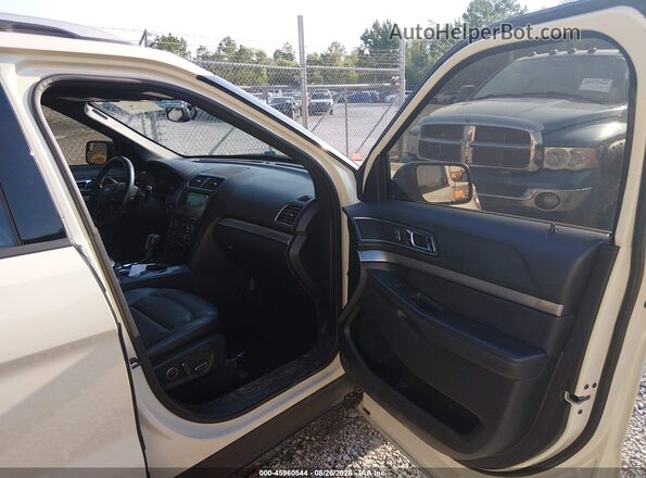 1FM5K8D88JGA52589 2018 FORD EXPLORER Кремовый Вид салона спереди