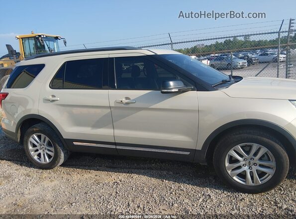 1FM5K8D88JGA52589 2018 FORD EXPLORER Кремовый Вид задней части салона