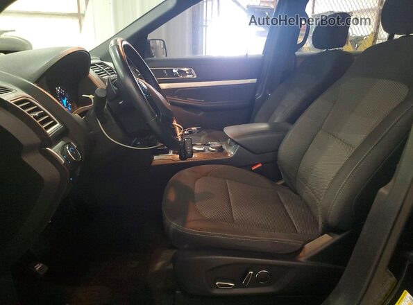1FM5K8D89HGD38221 2017 FORD EXPLORER Черный Вид салона спереди