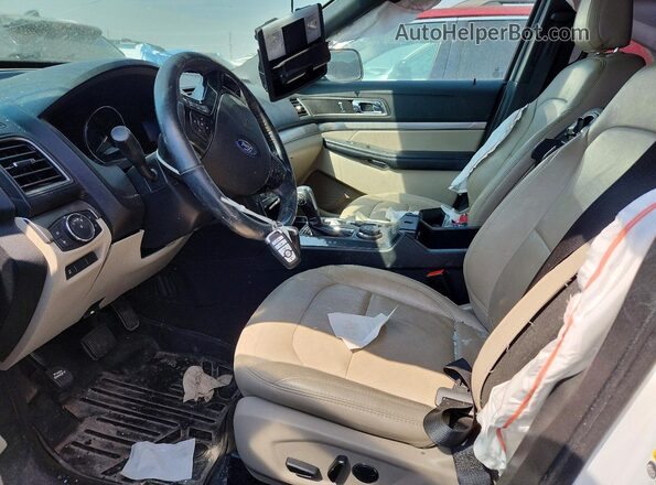 1FM5K8D8XJGA73749 2018 FORD EXPLORER White Widok wnętrza z przodu