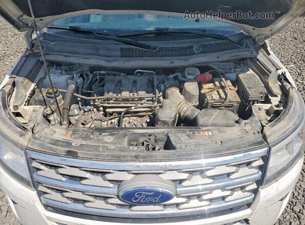 1FM5K8D8XJGA73749 2018 FORD EXPLORER White Widok wnętrza z tyłu