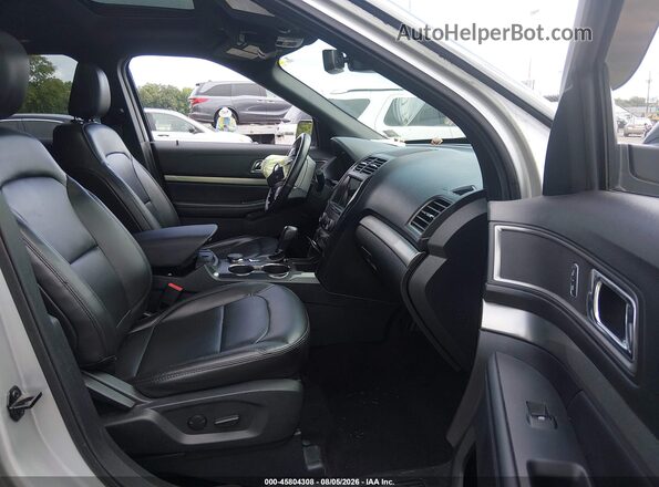 1FM5K8DH1KGA56940 2019 FORD EXPLORER Silver Front interior view