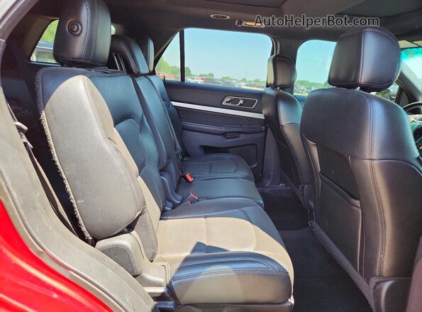 1FM5K8DH2GGC56314 2016 FORD EXPLORER Red Rear interior view