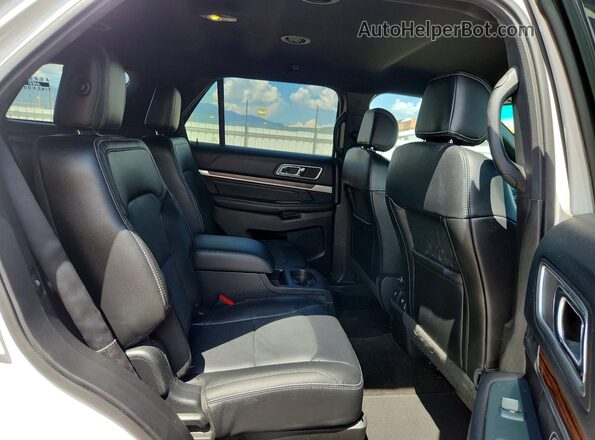 1FM5K8F86GGA25462 2016 FORD EXPLORER White Widok wnętrza z tyłu